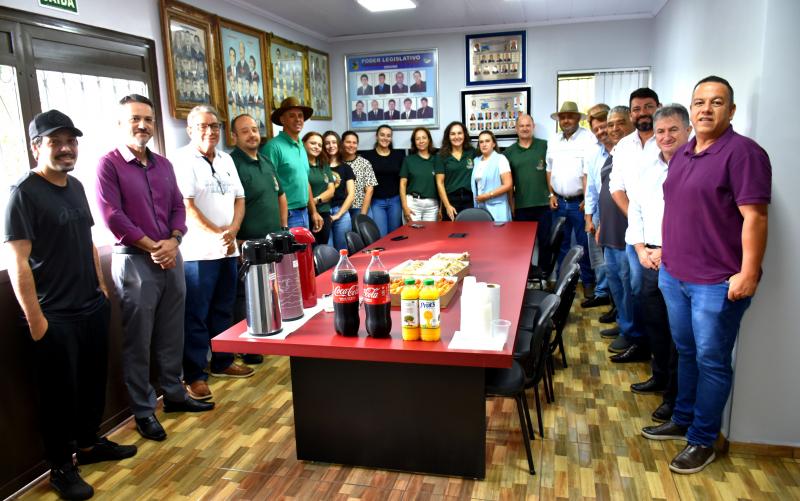 Câmara de Vereadores homenageia servidoras e vereadoras com café da manhã especial